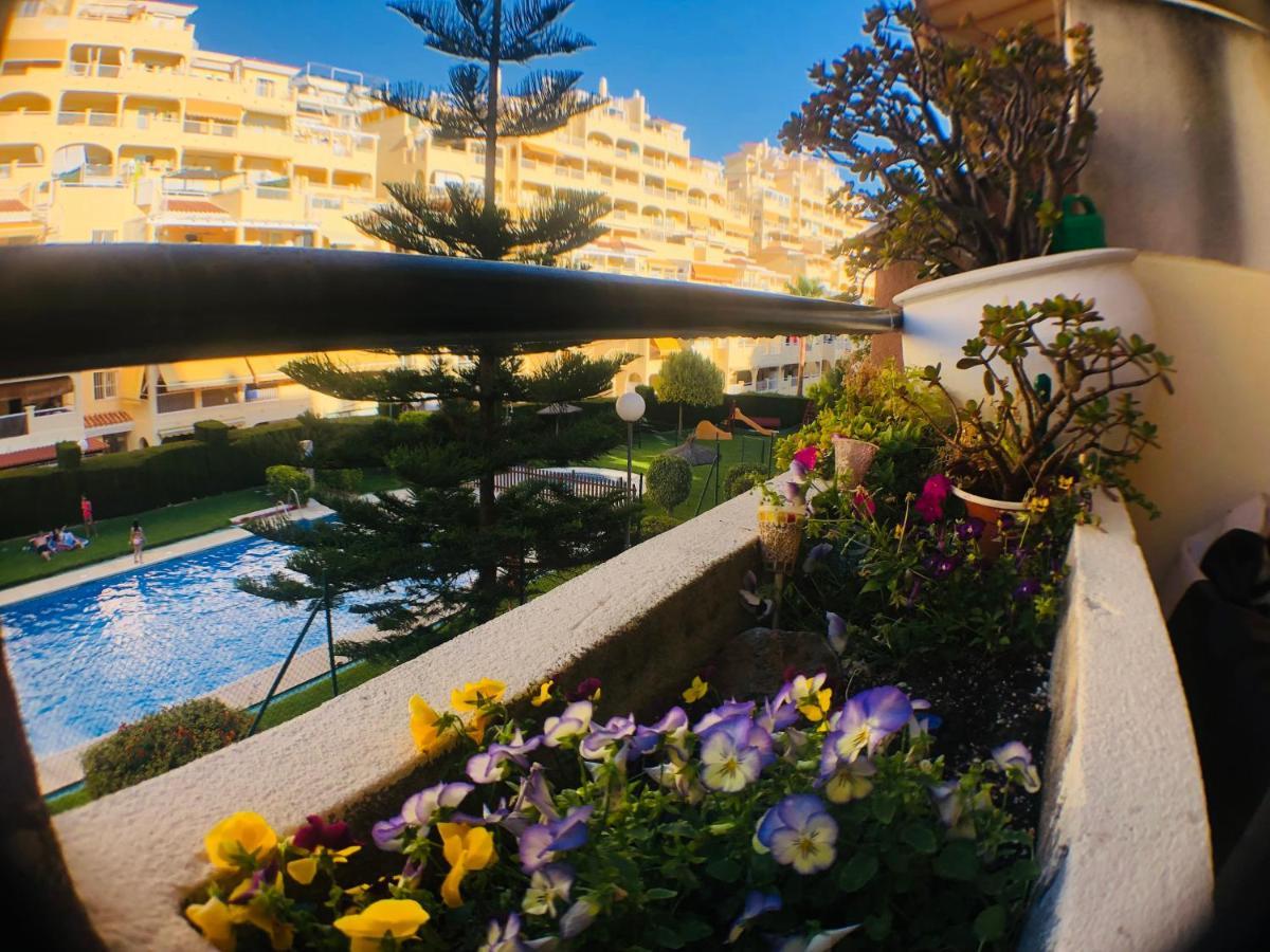Piso En Zona Tranquila De - Torrequebrada Golf Apartment Benalmadena Bagian luar foto