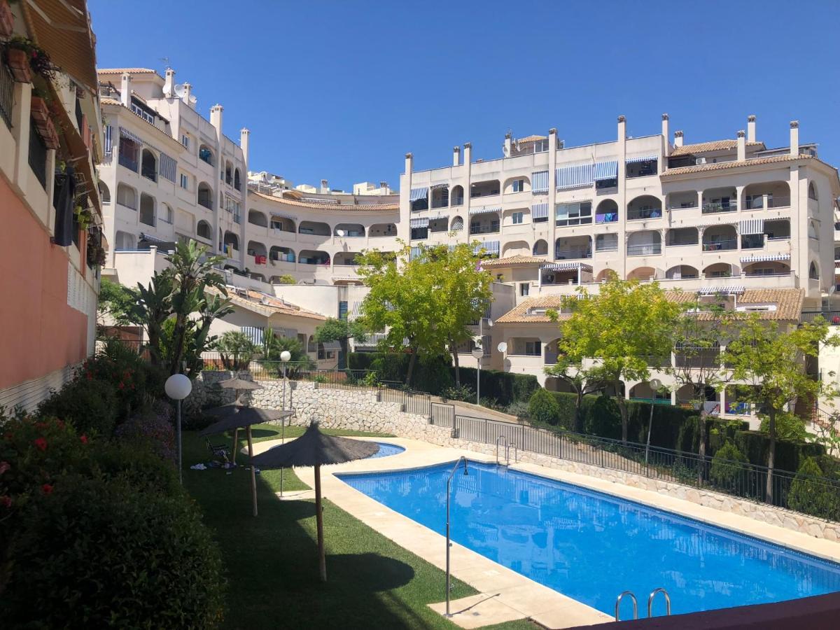 Piso En Zona Tranquila De - Torrequebrada Golf Apartment Benalmadena Bagian luar foto