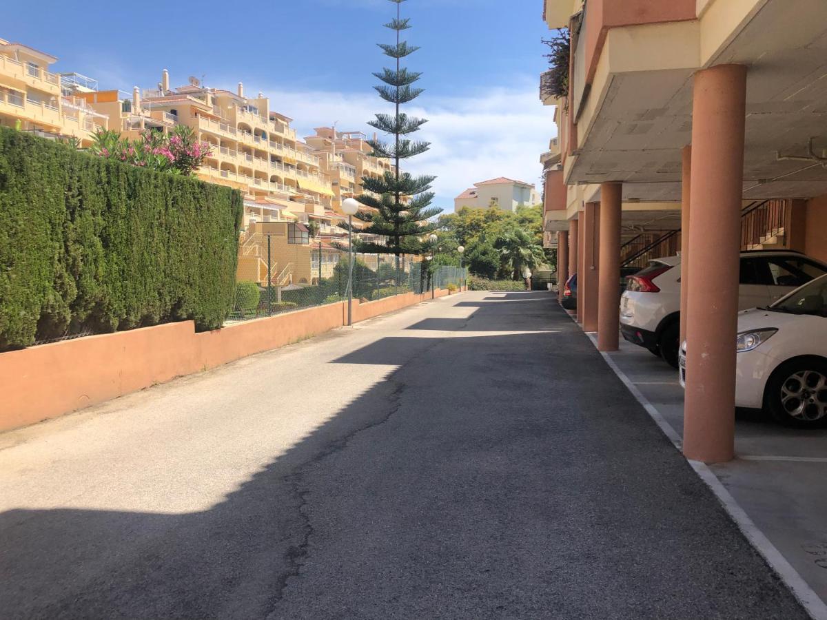 Piso En Zona Tranquila De - Torrequebrada Golf Apartment Benalmadena Bagian luar foto